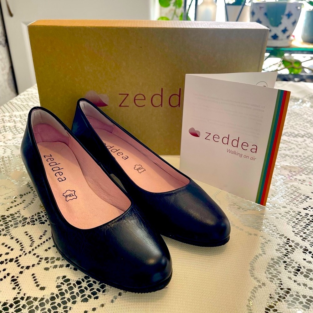 Zeddea Women's Black Leather Shoes flight attendant low heel